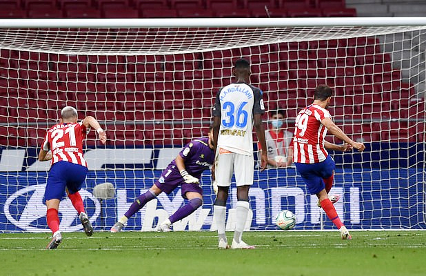 Thắng Alaves, Atletico Madrid đứng vững trong Top 3